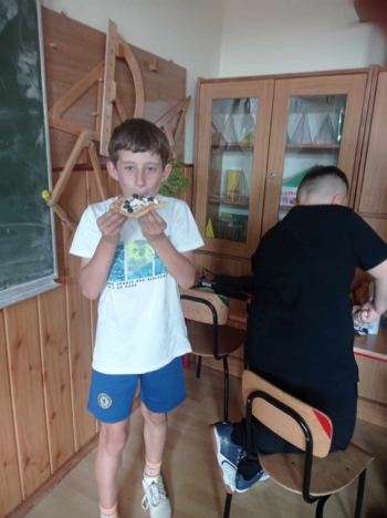 1727697379_45.jpeg